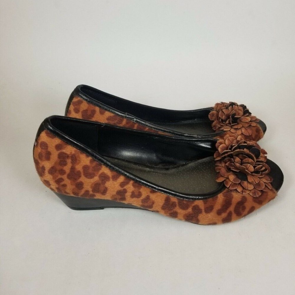 CITYCLASSIFIED FAUX FUR‎ ANIMAL PRINT LOW WEDGE 7
